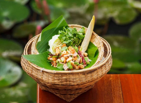 Neam Khao, salade de riz croustillant
